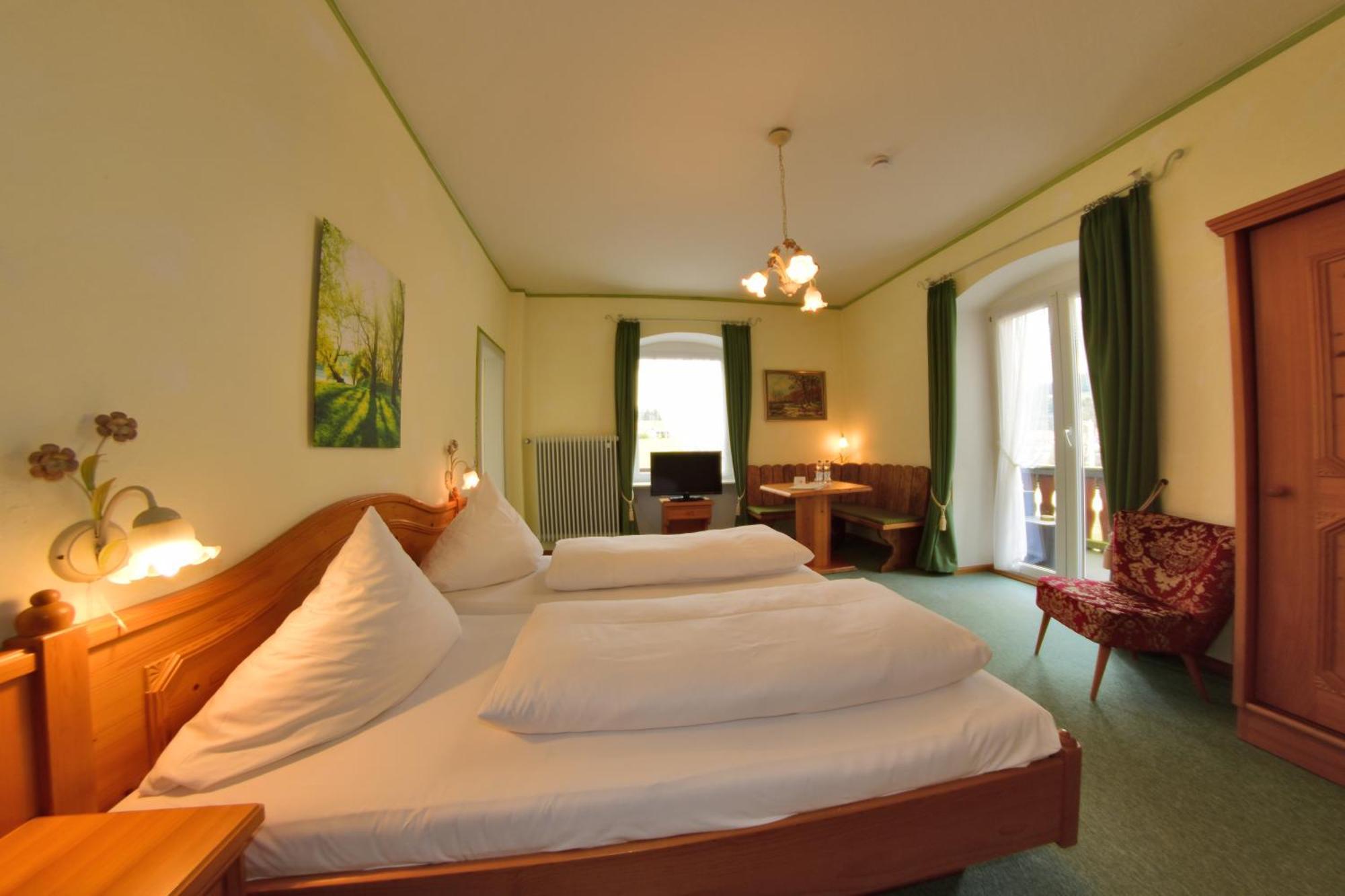 Hotel Hirschen Sankt Peter Bagian luar foto