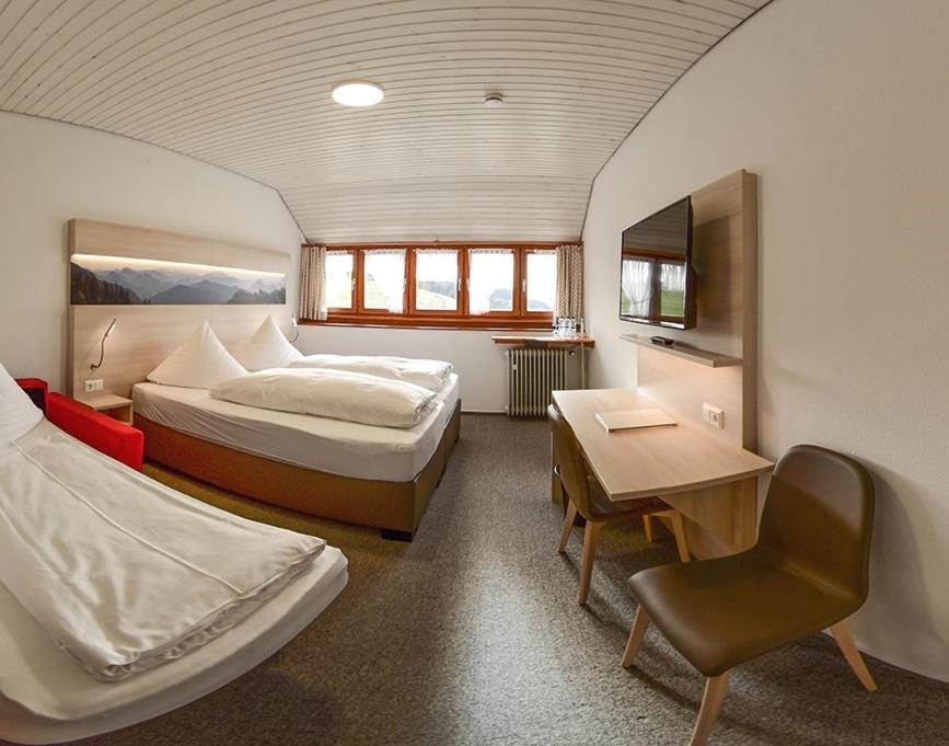 Hotel Hirschen Sankt Peter Bagian luar foto