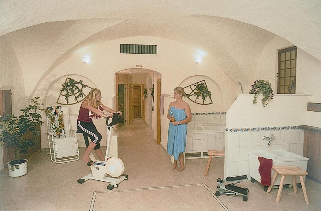 Hotel Hirschen Sankt Peter Bagian luar foto